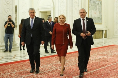 Moţiunea de cenzură "Ajunge! Guvernul Dragnea - Dăncilă, ruşinea României!": E periculos ca ţara să rămână pe mâna acestui grup infracţional organizat, care distruge statul de drept şi dinamitează stabilitatea politică şi economică