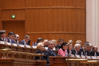 UPDATE: Moţiunea de cenzură "Ajunge! Guvernul Dragnea - Dăncilă, ruşinea României!" a fost respinsă  - FOTO