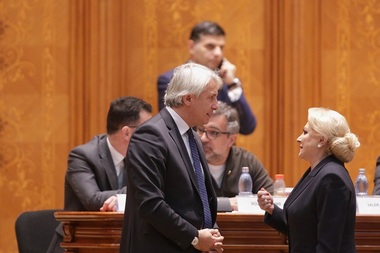 Guvernul se reuneşte din nou în şedinţă vineri şi ar putea adopta OUG privind măsurile fiscale, deşi actul normativ nu se află pe agenda anunţată