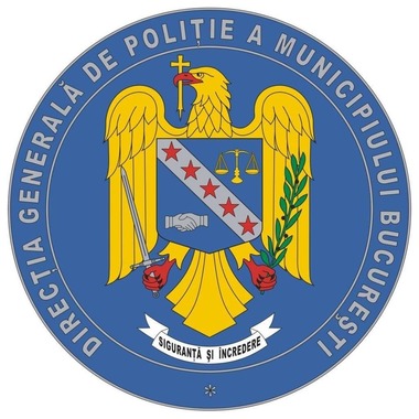 Poliţia Capitalei: Un bărbat care şi-a declinat o calitate oficială a vrut să asiste la audierea celor implicaţi într-un incident reclamat de un taximetrist. A susţinut că a fost ameninţat pe holul secţiei de poliţie, dar nu a vrut să depună plângere