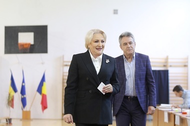 Dăncilă, întrebată dacă a fost dragoste la prima vedere cu soţul său: Întâi am fost prieteni, apoi ne-am căsătorit