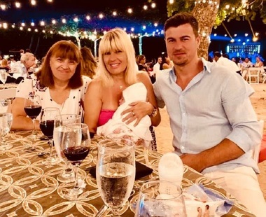 Elena Udrea postează o nouă fotografie de familie: Să aveţi credinţa şi puterea de a vă transforma dorinţele în realitate!