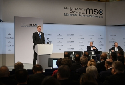 Iohannis, la Conferinţa pentru Securitate de la Munchen: E nevoie ca NATO să îşi întărească în continuare postura de descurajare şi apărare pe Flancul Estic. Preşedintele României s-a întâlnit şi cu vicepreşedintele american Mike Pence