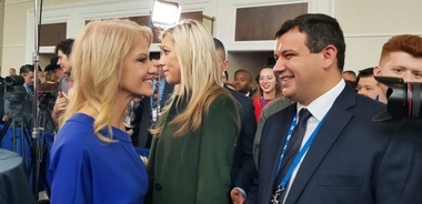 Eugen Tomac s-a întâlnit cu Kellyanne Conway, consilier al lui Trump:  I-am transmis preşedintelui SUA invitaţia de a vizita România. A răspuns diplomatic că se va gândi serios la propunere, care "sună bine"