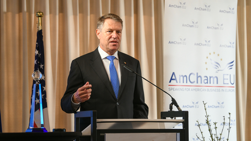 Iohannis a vorbit,  la primirea premiului „Garantul democraţiei”, la TNL, despre motivele pentru care are nevoie România de un garant al democraţiei, despre lideri departide care pun pe primul loc interesul personal şi despre "problema" PSD