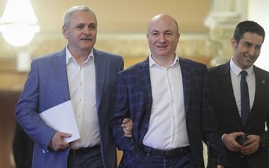 Liviu Dragnea a venit susţinut de Codrin Ştefănescu la şedinţa conducerii PSD în care se validează lista de candidaţi pentru alegerile europarlamentare