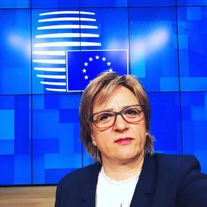 Roxana Popa, consilier al premierului Viorica Dăncilă, a demisionat din funcţie; aceasta şi-a anunţat şi plecarea din PSD, ”ca urmare a îndepărtării de valorile stângii europene”
