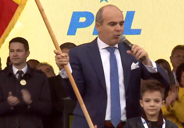 Miting PNL la Braşov - Rareş Bogdan: Domnule Meleşcanu, nu vă petreceţi sfârşitul vieţii în puşcărie, nu blocaţi votul diasporei! / Blaga: Suntem în competiţie nu doar cu PSD, ci cu toţi cei care au depus liste electorale - VIDEO