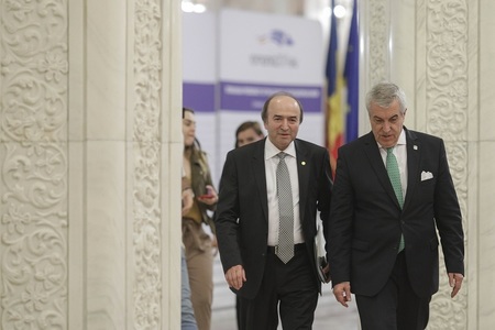 Dezbaterea moţiunii simple „Justiţia - victimă sigură în mâinile lui Toader”, amânată din nou/ Toader discută cu preşedintele Senatului, liderul ALDE Călin Popescu Tăriceanu