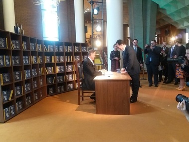 Iohannis, la lansarea cărţii sale despre UE: Politicienii dau vina pe UE pentru nerealizările naţionale. Avem şi noi un guvern şi un partid majoritar, care este declarat antieuropean, nemulţumit de ce se întâmplă la Bruxelles - VIDEO