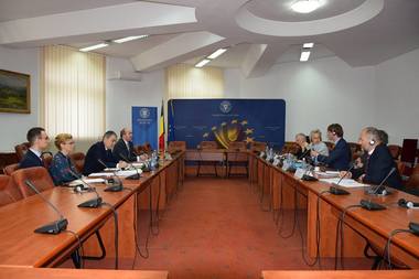 Tudorel Toader s-a întâlnit cu reprezentanţii Comisiei de la Veneţia şi a discutat despre modificarea legilor justiţiei prin ordonanţe de urgenţă