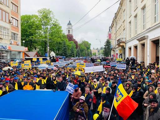 Miting PNL la Suceava – Rareş Bogdan: În democraţie, hoţii stau la puşcărie, nu în Guvern, nu în Parlament, nu în Kiseleff. Orban: Românii au glontele de argint, ştampila de vot, cu care pot să răpună dracii roşii care-şi bat joc de România