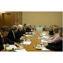 Guvern: Două solicitări au fost depuse până acum în cadrul programului ”Investim în copii, investim în viitor” care are ca scop construirea a o mie de grădiniţe cu profil sportiv; Viorica Dăncilă a participat la prima reuniune a comisiei