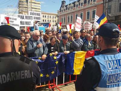 Liviu Dragnea, huiduit de protestatari de la Iaşi pe parcursul discursului ţinut la mitingul regional