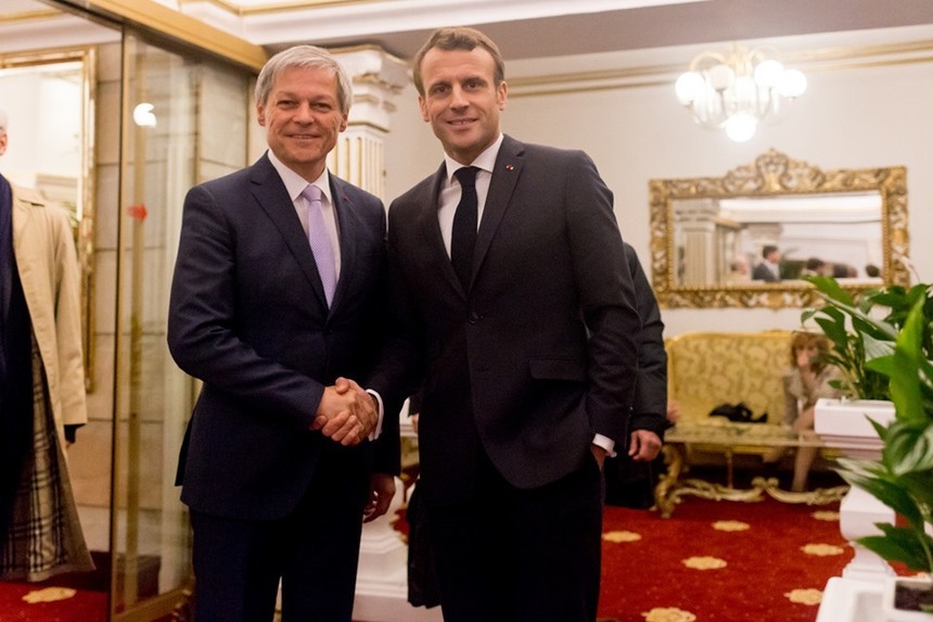 Întâlnire Dacian Cioloş - Emmanuel Macron, la Sibiu: Cioloş: Discuţia s-a centrat pe Manifestul pentru Europa pe care l-am lansat ieri şi despre importanţa calibrării corecte în construcţia europeană