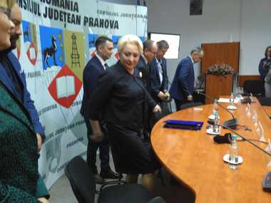 Dăncilă, despre scrisoarea lui Timmermans: Pentru mine există o dezamăgire, se acţionează politic; o sa-i răspund şi o să cer ca ţara mea şi românii să fie trataţi în mod corect şi să fie respectaţi ca şi ceilalţi cetăţeni din UE