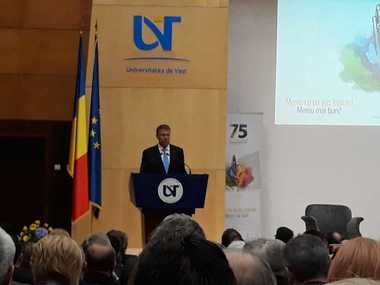 Iohannis, tinerilor participanţi la o dezbatere la Timişoara: Dragi studenţi, mergeţi la vot şi apăraţi-vă interesele. Vă încurajez să vă implicaţi în viaţă publică a României