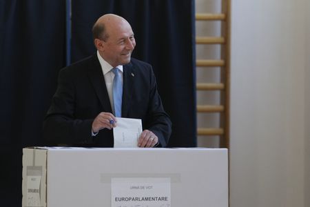 Traian Băsescu: Românii sunt chemaţi să spună dacă vor stat de drept sau nu