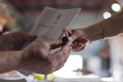 Prezenţă la ora 12:00 - 15,06 % la alegerile europarlamentare; 12,42% la referendum

