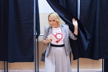 Firea, după ce a votat:  Visez, sper că nu cu ochii deschişi, la politicieni demni de sacrificiu personal pentru România - FOTO