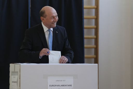 Calculele lui Băsescu pentru moţiunea de cenzură: UDMR are ca principal mod de parteneriat politic şantajul, iar Pro România minciuna. Decât un eşec, care ar consolida alianţa PSD-ALDE-UDMR, mai bine plecăm în vacanţă