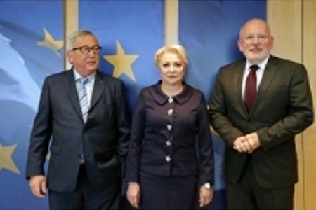 Jean Claude Juncker şi Frans Timmermans au salutat angajamentul Guvernului României de a nu continua reformele controversate din sistemul judiciar. VIDEO