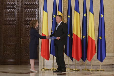 Simina Tănăsescu a depus jurământul de învestitură în funcţia de judecător al Curţii Constituţionale