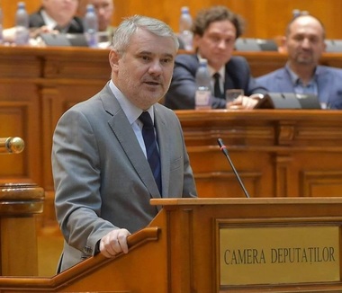 Moţiunea de cenzură împotriva Guvernului Dăncilă este citită în plenul Camerelor reunite, în prezenţa unui număr foarte mic de parlamentari