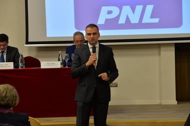 Liberalii ieşeni vor referendum pentru demiterea primarului Mihai Chirica şi propun societăţii civile şi altor partide să se alăture demersului