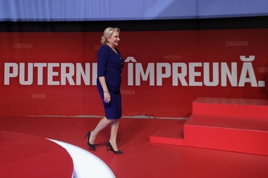 Congresul PSD a început / Viorica Dăncilă a intrat în sală pe melodia „Stand up (for the champions)”