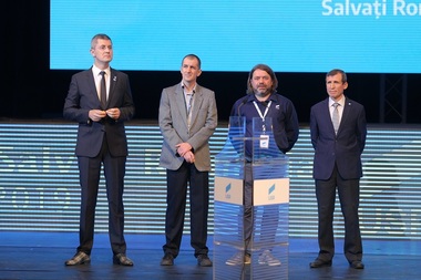 Congresul USR - Dan Barna, desemnat candidatul USR la prezidenţiale/Dan Barna: Ca viziune, suntem Star Trek-ul României / Anunţul lui Dacian Cioloş privind candidaturile - VIDEO, FOTO