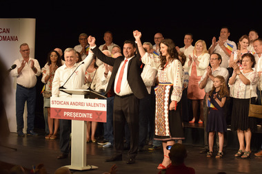 Partidul ADER şi-a lansat candidatul în cursa pentru Cotroceni. Andrei Stoican avea 12 ani la Revoluţie şi a absolvit Facultatea de Drept/ Stoican: Nu mă duc la Cotroceni să mă uit la Matrix şi să iau pastile albastre