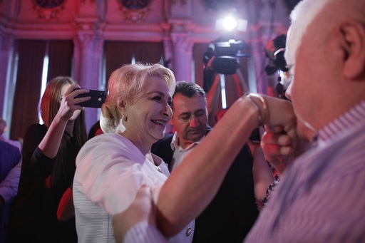 UPDATE - Congres PSD - Dăncilă: Pentru cel ce promitea lucrul bine făcut, pare că ceasul a stat de mult. Au trecut cinci ani de nimic/ Sunt mai puternică decât toţi aceşti bărbaţi care ţipă de pe margine - VIDEO, FOTO