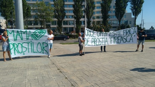 Viorica Dăncilă, huiduită la Constanţa: Parlamentul trebuie să adopte un proiect pentru a opri calomnia şi defăimarea FOTO-VIDEO