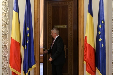UPDATE - Tăriceanu şi-a anunţat în plen demisia de la conducerea Senatului/Meleşcanu, susţinut de PSD pentru şefia Senatului/ Dăncilă: Locul a fost al ALDE, am vrut să arătăm că suntem corecţi până la capăt - VIDEO