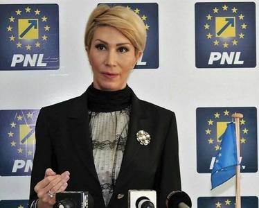 Turcan: Viorica Dăncilă ar trebui să înceapă campania cu citirea Constituţiei