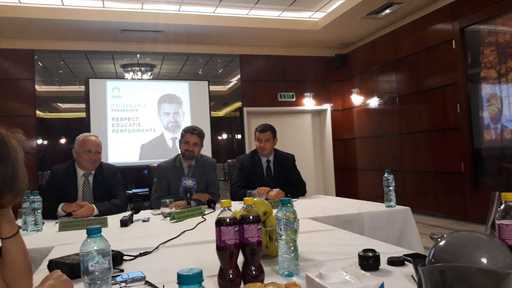 Paleologu: Sunt mândru că preşedintele meu e cel mai înalt în pozele de grup, dar regret că nu se implică. Eu nu voi fi un preşedinte înalt