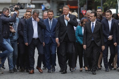 Klaus Iohannis şi-a înregistrat la BEC candidatura pentru un nou mandat: Trebuie să vedem imensa paguba produsă de PSD şi cred că pot să spun că am reuşit să previn foarte multe dintre stricăciunile planificate de PSD - VIDEO, FOTO