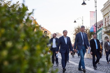 USR-PLUS: E o reţea de pagini false care răspândeşte ştiri despre Dan Barna, plătite din bani ascunşi. Cerem Vioricăi Dăncilă şi PSD să recunoască public dacă sunt în spatele acestei campanii mascate de fake news 