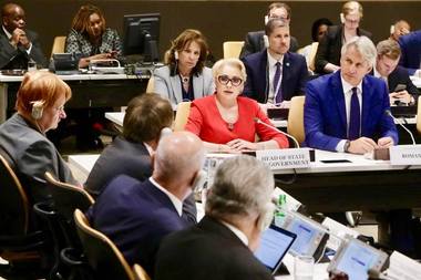 Dăncilă: Apelăm la toate forţele politice şi suntem alături de socialiştii şi social-democraţii din întreaga lume pentru a promova coeziunea social-economică, condiţii mai bune pentru o muncă decentă, tratament egal între bărbaţi şi femei