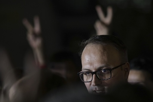 Conducerea SNSPA a decis verificarea legalităţii procedurilor privind angajarea lui Alexandru Cumpănaşu ca expert cu studii superioare în cadrul unui proiect; Cumpănaşu a recunoscut că nu a terminat facultatea, dar a câştigat peste 66.000 de lei de la SNSPA