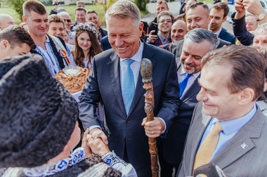 UPDATE - Adunarea Regională a PNL - Iohannis, după accidentul din Ialomiţa: Nepăsarea criminală a PSD-iştilor costă vieţi/ De săptămâna viitoare vom avea alt Guvern, cu un mandat scurt, care va organiza alegerile şi va face bugetul  - VIDEO, FOTO