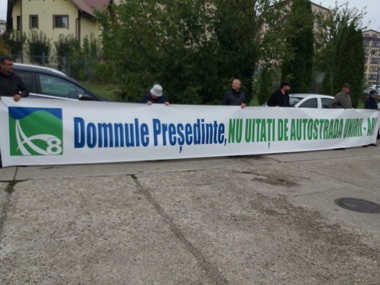 UPDATE - Preşedintele Iohannis, către reprezentanţii asociaţiilor civice care cer construirea Autostrăzii Moldovei:Noul guvern va primi nişte mesaje clare în acest sens  - FOTO