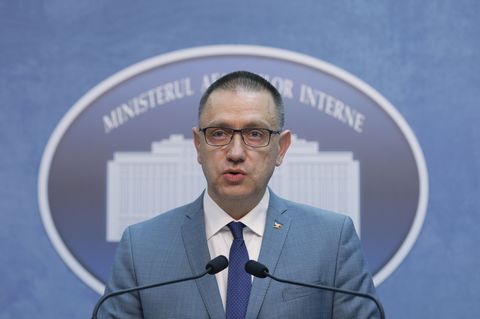 Mihai Fifor: Noi nu avem informaţii legate de o eventuală respingere a domnului Nica; presupunând, prin absurd, că Dan Nica ar fi respins, mergem cu altă propunere