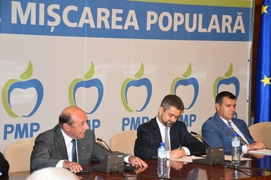 Traian Băsescu: PMP nu participă la guvernare, poate susţine punctual guvernul pe anumite chestiuni. Subiectul anticipatelor se discută inutil