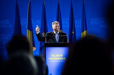 Iohannis: După trei ani marcaţi de criza statului de drept în care PSD a aruncat România, după o guvernare care a eşuat, este timpul să aducem împreună normalitatea în România/ Şeful statului îşi prezintă programul cu care vrea să obţină un nou mandat