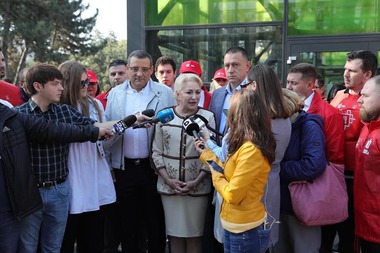 Dăncilă: Vedem că nu au alternativă, negociază, dar nu ne spun despre un program de guvernare, despre ce îi aşteaptă pe cetăţeni de a doua zi de la preluarea guvernării