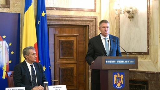 Iohannis, la MAI: Diletanţi pesedişti au vrut să pună mâna pe toate marile sisteme din România. / Acele trei guverne eşuate pesediste au încercat constant să îşi înşurubeze prietenii, neamurile, în cele mai importante poziţii din stat - VIDEO
