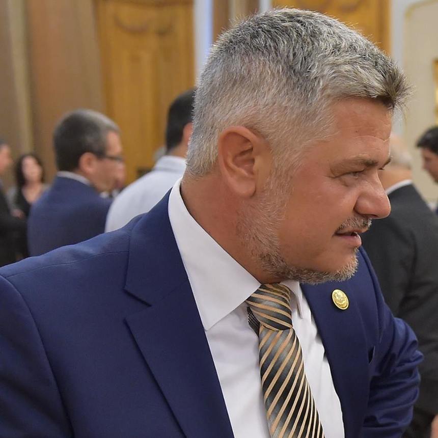 Candidatul la alegerile prezidenţiale Ninel Peia, dat dispărut joi, a fost găsit la o mânăstire din Moldova