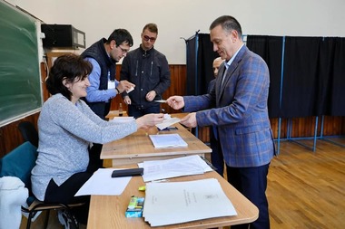 Alegeri prezidenţiale 2019 – Fifor: Am votat cu gândul la copiii mei, cu gândul la o ţară prosperă demnă şi respectată oriunde în această lume